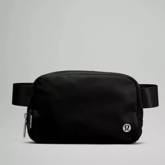 lululemon athletica Handbags - NEW- Lululemon Everywhere Belt Bag - Black
